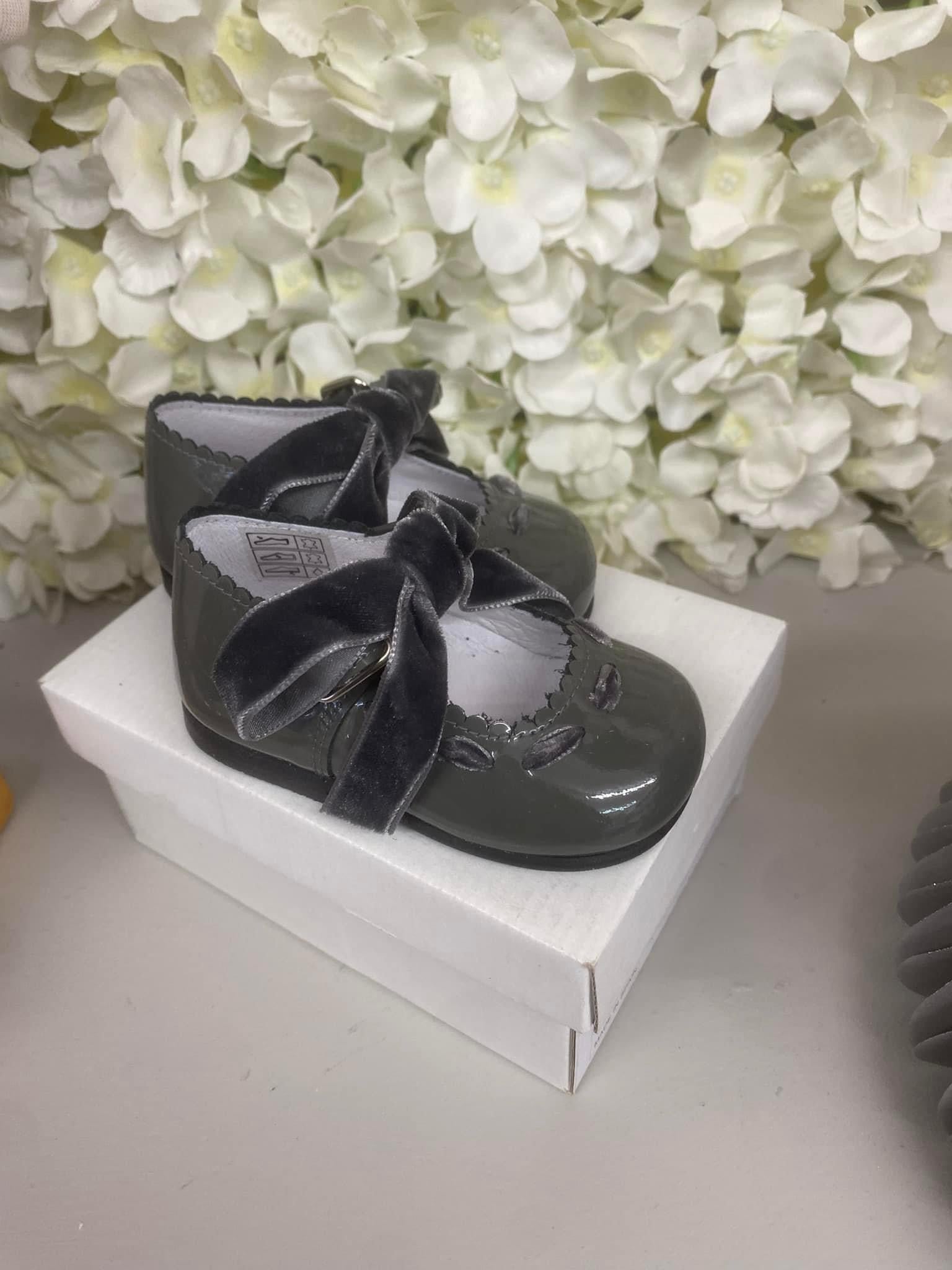 Spanish leather grey shoes size 5 only